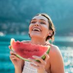alimentos beneficiosos para la salud bucodental durante el verano